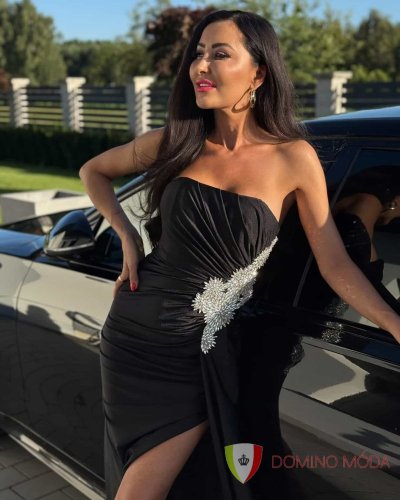 Black evening dress with glitter appliqué and slit - Barva: Black, Velikost: M