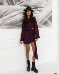 Elegant Mini Dress with Cut-Out Detail and Flowing Sleeves